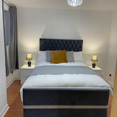 Entire 2 Bedroom Beautiful Newly Furnished Flat Glasgow Exterior photo