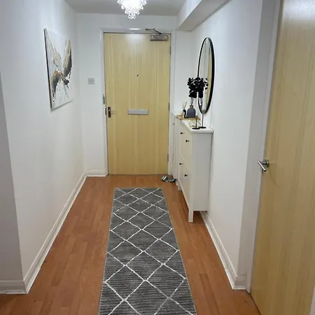 Entire 2 Bedroom Beautiful Newly Furnished Flat Glasgow Exterior photo