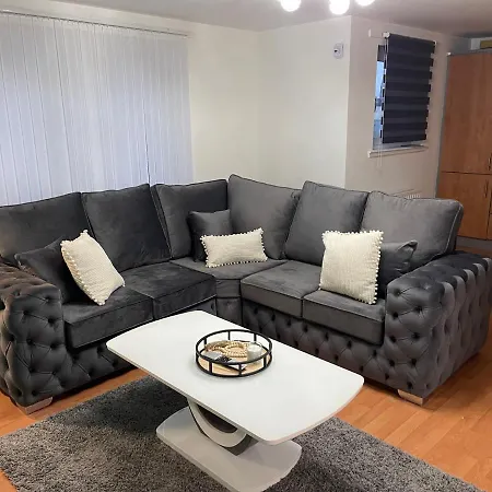 Entire 2 Bedroom Beautiful Newly Furnished Flat Glasgow Exterior photo